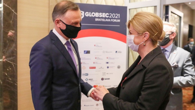 Pandemia nie jest jedynym zagrożeniem bezpieczeństwa w Europie - argumentował na Słowacji polski prezydent.