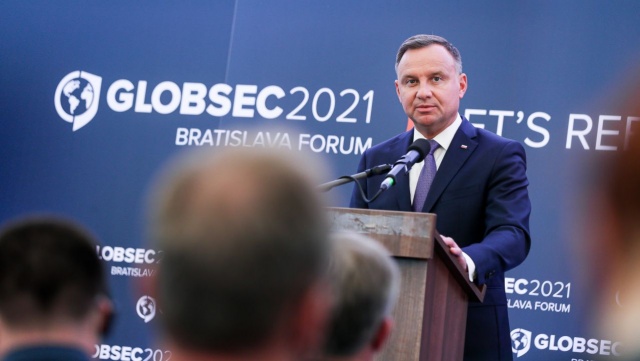 Prezydent Andrzej Duda powiedział podczas konferencji prasowej na forum Globsec w Bratysławie, że efekty działania szczepionek przeciw COVID-19 są widoczne.