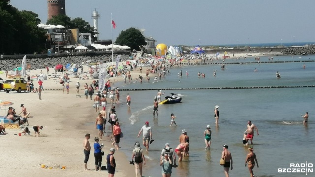 Tłumy na plaży w Kołobrzegu [ZDJĘCIA]