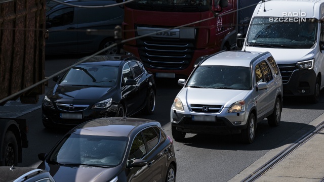 Coraz dłuższy korek ustawia się na autostradzie A6 od strony Rzęśnicy do Szczecina. Rozpoczęły się powroty znad morza po upalnym weekendzie.