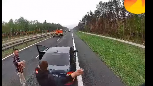 To zachowanie karygodne - tak udział marszałka województwa w zdarzeniu na S3 ocenia szkoleniowiec kierowców tirów.