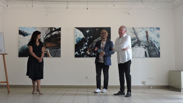 Port Kultury Pomorza Zachodniego w Świnoujściu został otwarty. Pierwszym z kilkudziesięciu wydarzeń, jakie wpisuje się w projekt województwa zachodniopomorskiego, było otwarcie wystawy Anny Wierzbickiej - żeglarki, która równie chętnie, co pływa, maluje.