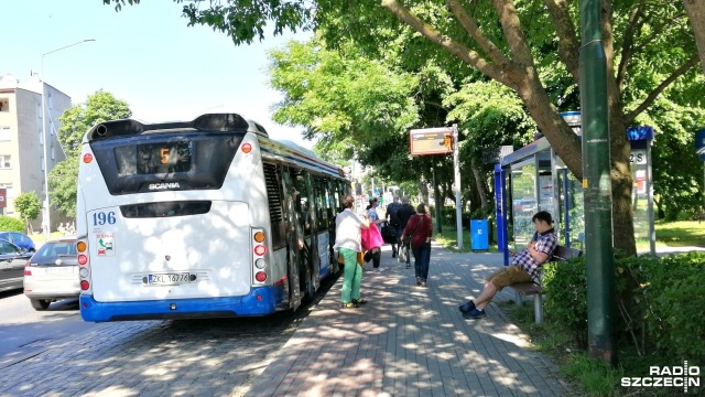 Pierwsza od ośmiu lat podwyżka cen biletów w miejskich autobusach czeka mieszkańców Kołobrzegu. Nowe ceny zatwierdzili miejscowi radni.