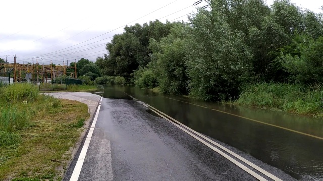 Kolejny dzień z korkami w Szczecinie. Po ulewnych deszczach tworzą się kolejne problemy drogowe.