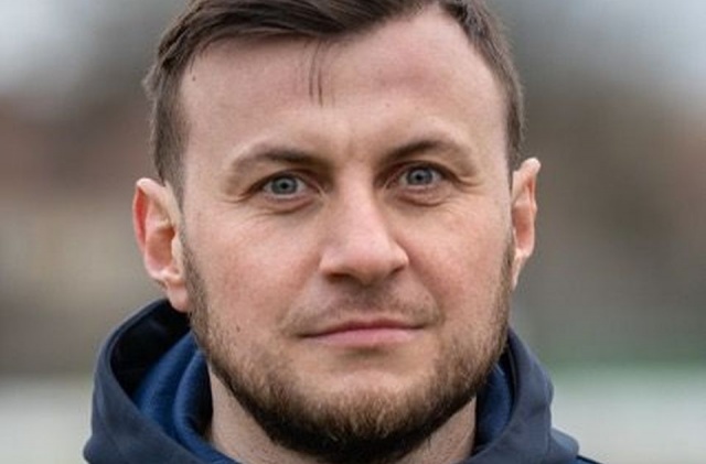 Maciej Sayed został nowym trenerem piłkarzy Błękitnych Stargard. 36-letni szkoleniowiec po spadku do 3 ligi zastąpił na tym stanowisku Adama Topolskiego.