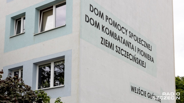 1000 złotych podwyżki brutto domagają się związkowcy z Solidarności dla pracowników Domów Pomocy Społecznej. Praca jest bardzo ciężka a osoby pracujące na najniższych stanowiskach zarabiają często 2400 złotych na rękę mówi Zbigniew Wysocki, przewodniczący Solidarności w Domu Pomocy Społecznej na Kruczej.