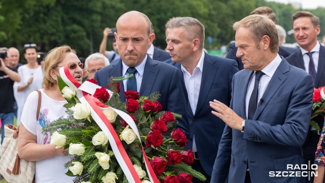 69-letnia emerytka uderzona pięścią w twarz podczas wizyty Donalda Tuska w Szczecinie, została przesłuchana przez funkcjonariuszy z Komisariatu Szczecin-Niebuszewo.