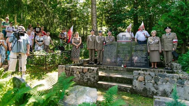 W Wilnie symbolicznie upamiętniono 77. rocznicę operacji Ostra Brama. 7 lipca 1944 roku oddziały Armii Krajowej zaatakowały okupowane wówczas przez Niemców Wilno. W operacji wzięło udział około 15 tysięcy polskich żołnierzy.