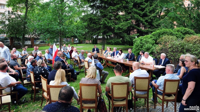 Chcą odszkodowań za suszę i zmian w Systemie Monitoringu Suszy Rolniczej IUNG. Rolnicy z regionu spotkali się z przedstawicielami Ministerstwa Rolnictwa i posłami z zachodniopomorskiego, by omówić najważniejsze dla ich sektora problemy.