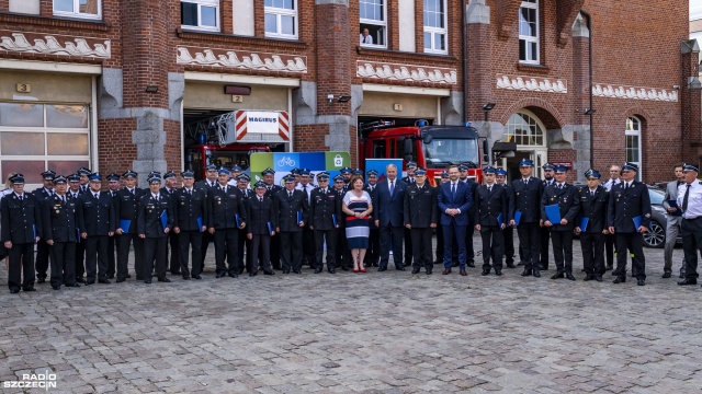 Strażacy ochotnicy z zachodniopomorskiego dostali środki na sprzęt i modernizacje remiz, w sumie ponad milion siedemset tysięcy złotych. Fundusze pochodzą z dwóch programów - Mały Strażak oraz Remiza - realizowanych przez Wojewódzki Fundusz Ochrony Środowiska i Gospodarki Wodnej w Szczecinie.