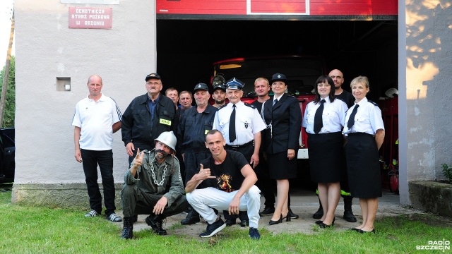 Rapuje strażackie kawałki, aby zachęcić młodych do wstępowania do służby. Jacek Lipski ps. Lipen jest strażakiem OSP w Raduniu pod Choszcznem, ale po godzinach jego pasją jest rap z przesłaniem do młodych.