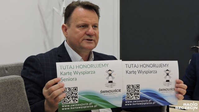 Świnoujścianie mogą ubiegać się o Kartę Wyspiarza i Wyspiarza Seniora, które umożliwiają korzystanie z usług ze zniżkami na terenie miasta.