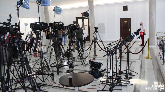 W kontekście prac parlamentarnych nad projektem nowelizacji ustawy o radiofonii i telewizji premier Mateusz Morawiecki powiedział, że poważne państwo musi mieć narzędzia do określania ram, w których działają przedsiębiorcy z różnych sektorów, szczególnie koncesjonowanych.