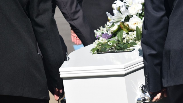 Mężczyzna, którego uznano za zmarłego ożył podczas własnego pogrzebu. Do tej niecodziennej sytuacji doszło w Libanie.