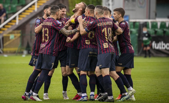 Warta Poznań zremisowała z Pogonią Szczecin 1:1 w rozgrywkach piłkarskiej ekstraklasy w meczu rozegranym w Grodzisku Wielkopolskim.
