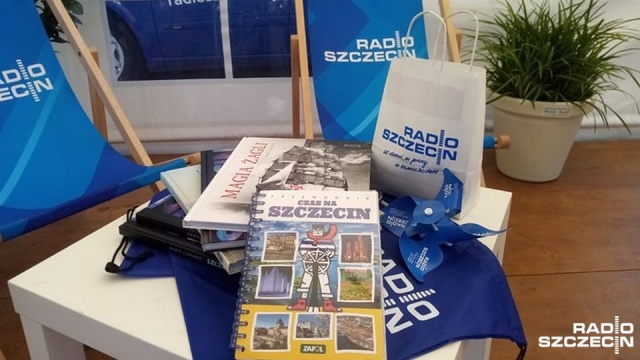 Kolejny poranek z niespodziankami od Radia Szczecin. Tym razem rozdawaliśmy przewodniki po regionie i Szczecinie, a także albumy poświęcone żeglarstwu.