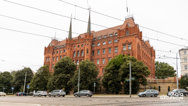 Kończy się remont tarasów znajdujących się wokół Urzędu Morskiego w Szczecinie. Prace mają zostać zakończone na przełomie sierpnia i września.