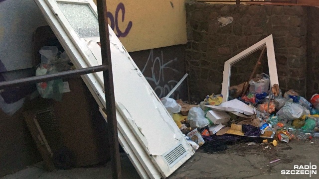 Problemy z odpadami w gminie Kołbaskowo. Od dwóch miesięcy nieczynny jest Punkt Selektywnej Zbiórki Odpadów Komunalnych w Smolęcinie.