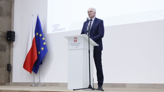 W środę władze Porozumienia zdecydują, jak będzie dalej wyglądała współpraca tej partii z resztą obozu Zjednoczonej Prawicy. Ma to związek z wnioskiem premiera Mateusza Morawieckiego o odwołaniu wicepremiera, ministra rozwoju, pracy i technologii Jarosława Gowina.