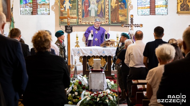 Rodzina, przyjaciele, współpracownicy oraz mieszkańcy Szczecina, pożegnali w piątek na cmentarzu w Płoni Andrzeja Durkę.