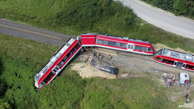 W najbliższych dniach niemiecki przewoźnik podejmie decyzję o usunięciu wraku niemieckiego pociągu, który pod Kołbaskowem zderzył się z ciężarówką. Do zdarzenia doszło dwa tygodnie temu na niestrzeżonym przejeździe.