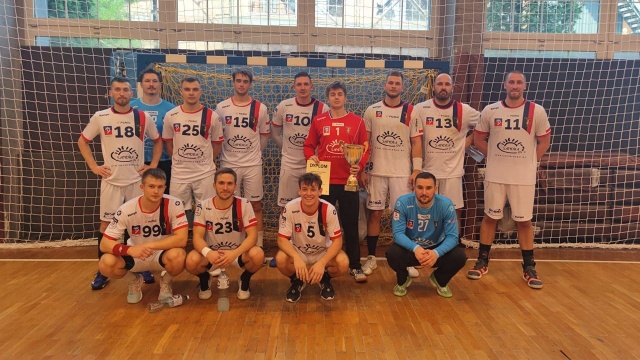 Piłkarze ręczni Sandry SPA Pogoni zajęli drugie miejsce w towarzyskim turnieju o Puchar Prezesa Górnika Zabrze.