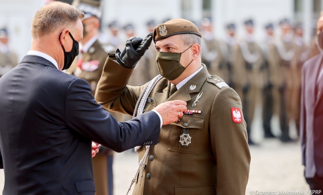 Prezydent przyznał nominacje generalskie i odznaczenia wojskowe