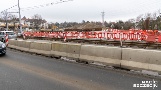 Zmiany w organizacji ruchu na szczecińskim Węźle Łękno. Drogowcy przystępują do kolejnego etapu przebudowy skrzyżowania alei Wojska Polskiego z ulicą Zaleskiego.
