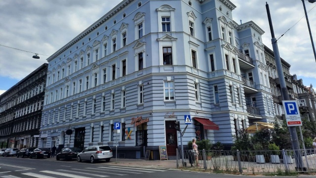 Budynek przy skrzyżowaniu al. Piastów i ul. Jagiellońskiej przeszedł gruntowny remont.