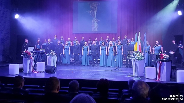 Obchody 30. rocznicy odzyskania niepodległości przez Ukrainę, 15-lecia Konsulatu Honorowego Ukrainy w Szczecinie oraz 10-lecia działalności Konwentu Współpracy Samorządowej Polska-Ukraina, świętowano w piątek w sali Opery na Zamku.