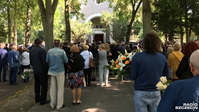 W Świnoujściu odbył się pogrzeb Jerzego Porębskiego - szantymena, żeglarza, naukowca - wyspiarza. Żegnali go najbliżsi: rodzina i przyjaciele.