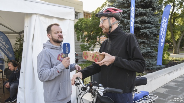 Borówki, banany, śliwki czy brzoskwinie - kosze pełne tych owoców wręczaliśmy w czwartek szczecinianom.