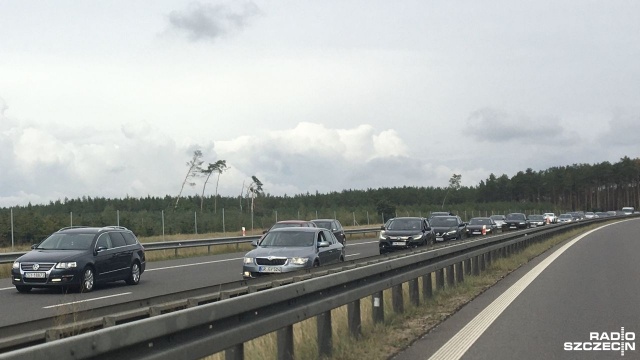 Niewielkie korki są trasach A6 i S3. Tak jest na jezdni znad morza do Szczecina.