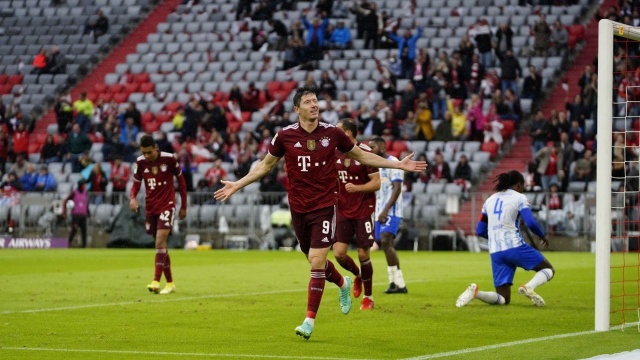 Robert Lewandowski zdobył trzy bramki dla Bayernu Monachium w wygranym 5:0 (2:0) meczu 3. kolejki niemieckiej ekstraklasy piłkarskiej z Herthą BSC.