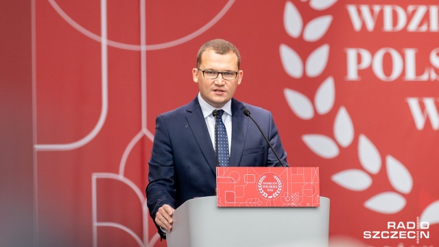 Polska może liczyć na wieś, dlatego będziemy wspierać rolników i naszą tradycję - mówił podczas ogólnopolskich dożynek w Bobolicach wiceminister spraw wewnętrznych i administracji.