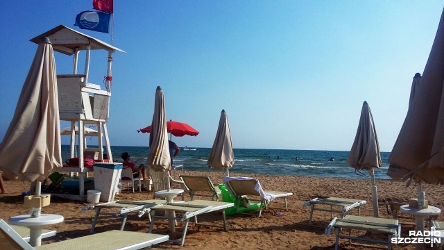 W związku z pogarszającą się sytuacją sanitarną na Sycylii od poniedziałku na wyspie obowiązuje reżim żółtej strefy z zaostrzonymi środkami bezpieczeństwa.