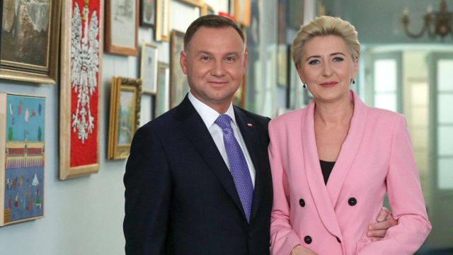 Podczas inauguracji roku szkolnego w szkole podstawowej w Kruszewie prezydent Andrzej Duda podkreślał, że to właśnie w szkołach kształci się elita, która następnie to państwo buduje i nim zarządza.