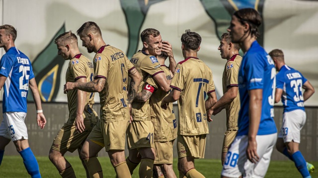 Piłkarze Pogoni lepsi od beniaminka 2. Bundesligi. Szczecinianie pokonali w Niemczech Hansę Rostock 1:0 w sparingowym meczu. Zwycięskiego gola dla portowców zdobył w 68. minucie z rzutu karnego Sebastian Kowalczyk.