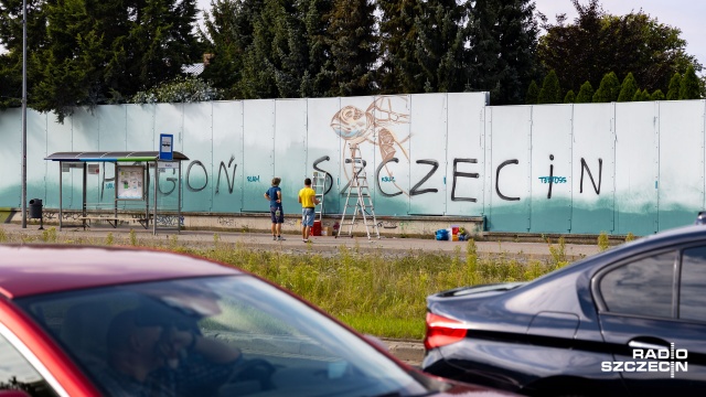 Zmienią ekrany akustyczne w dzieła sztuki. W Szczecinie rozpoczyna się Urban Art Festiwal. Artyści z całej Polski przemalują instalację wzdłuż ulicy Taczaka. Jednym z organizatorów wydarzenia jest Maciej Kreda Jurkiewicz. Jak mówił w rozmowie z naszym reporterem - efekty dwudniowej pracy mogą swoimi rozmiarami przypominać mural.