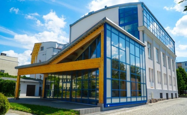 Specjalistyczne laboratoria, pokoje doświadczalne i nowoczesne wyposażenie - tak prezentuje się nowo otwarte Centrum Popularyzujące Naukę Cordis w Świdwinie.