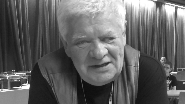 Zmarł Tomasz Knapik, znany lektor filmowy, radiowy i telewizyjny, były wykładowca na Wydziale Transportu Politechniki Warszawskiej. Za tydzień skończyłby 78 lat.