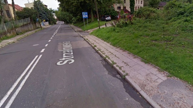 Czasowa zmiana organizacji ruchu na ulicy Strzałowskiej w Szczecinie. Tutaj drogowcy rozpoczną we wtorek wymianę nawierzchni.
