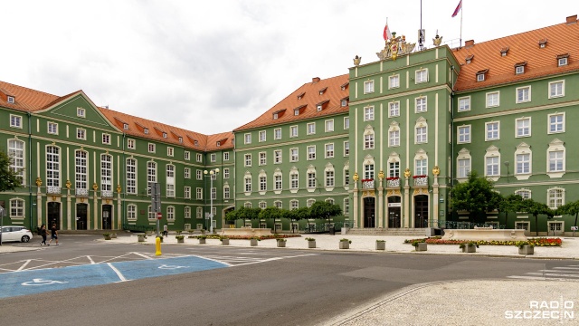 Większość radnych z klubów Koalicji Obywatelskiej i Bezpartyjnych przeciw pozbawieniu mandatu radnej Koalicji Obywatelskiej Dominiki Jackowski.