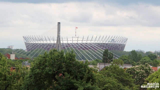 O godzinie 20:45 na Stadionie Narodowym w Warszawie, piłkarska reprezentacja Polski zagra z Anglią w meczu eliminacyjnym do przyszłorocznych Mistrzostw Świata.