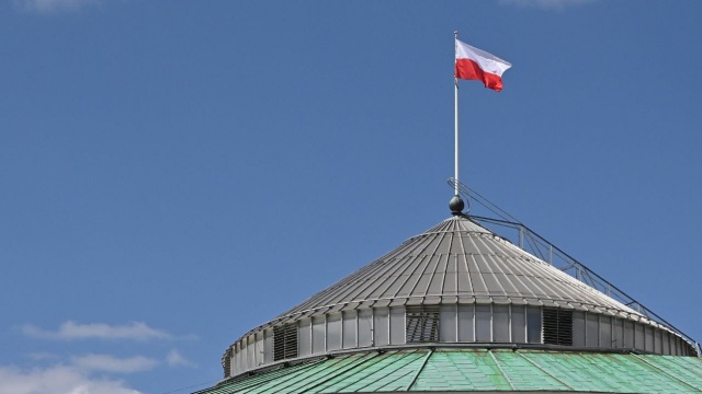 Wicemarszałek Sejmu i szef klubu parlamentarnego PiS powiedział, że zmiany w rządzie mogą nastąpić na przełomie września i października. Ryszard Terlecki poinformował, że między innymi trwają dyskusje o przywróceniu Ministerstwa Sportu, a także o obecności w rządzie Republikanów Adama Bielana.