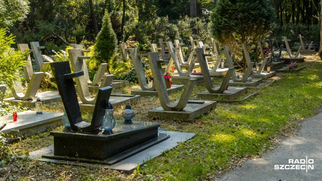 Po naszej informacji, Zakład Usług Komunalnych posprzątał Kwaterę Kombatancką przy głównej bramie Cmentarza Centralnego. Część grobów była zarośnięta. Pozostał jeszcze problem zniszczonych mogił. ZUK twierdzi, że nie może ich odbudować, bo są to groby prywatne.