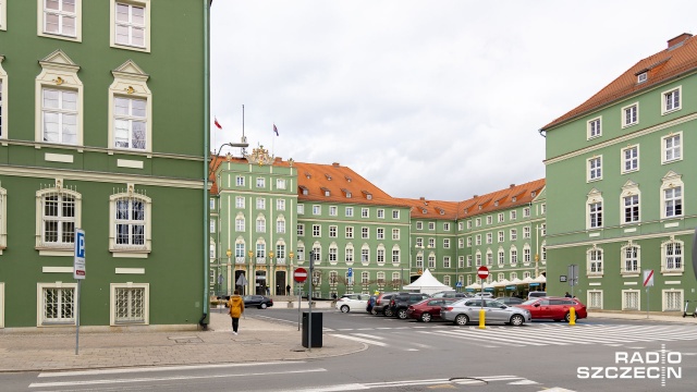 Szczeciński Urząd Miasta będzie dłużej przyjmował interesantów. W poniedziałki swoje sprawy będzie można załatwiać do godziny 18.