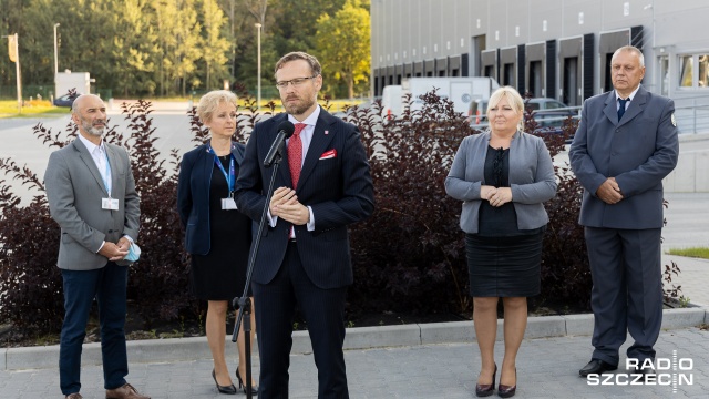 Dalekie wyjazdy już nie są potrzebne. W regionie powstał Punkt Kontroli Granicznej. Zlokalizowany jest przy Porcie Lotniczym Szczecin-Goleniów. Pracownicy Wojewódzkiego Inspektoratu Ochrony Roślin i Nasiennictwa będą w nim przeprowadzali kontrole transportów wprowadzanych na teren Unii Europejskiej.