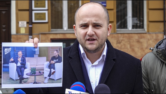 Niech Sławomir Nitras przeprosi, a Platforma Obywatelska odetnie się od jego słów - apelował przed szczecińskim biurem PO radny Dariusz Matecki.