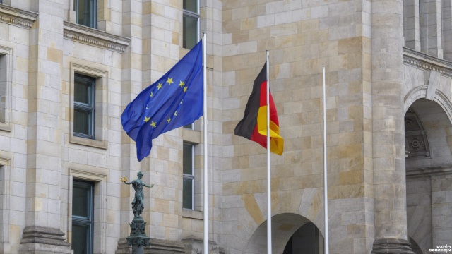 Dziewięć dni przed wyborami do Bundestagu sondaże dają pierwszeństwo socjaldemokratom. Tym samym coraz bardziej realny staje się scenariusz rządu kierowanego przez obecnego wicekanclerza Olafa Scholza.